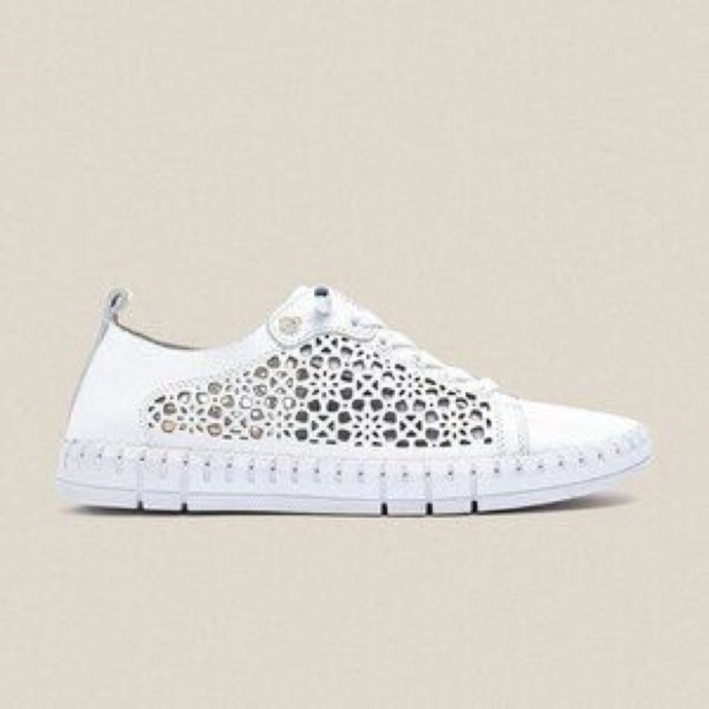 Yokono Leather Laser Cut Sneakers White‎ Women’s Size 41